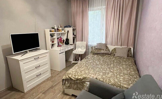 Продажа 3-комн квартиры на вторичном рынке Тёплый бетон, Школьная улица,  д. 1