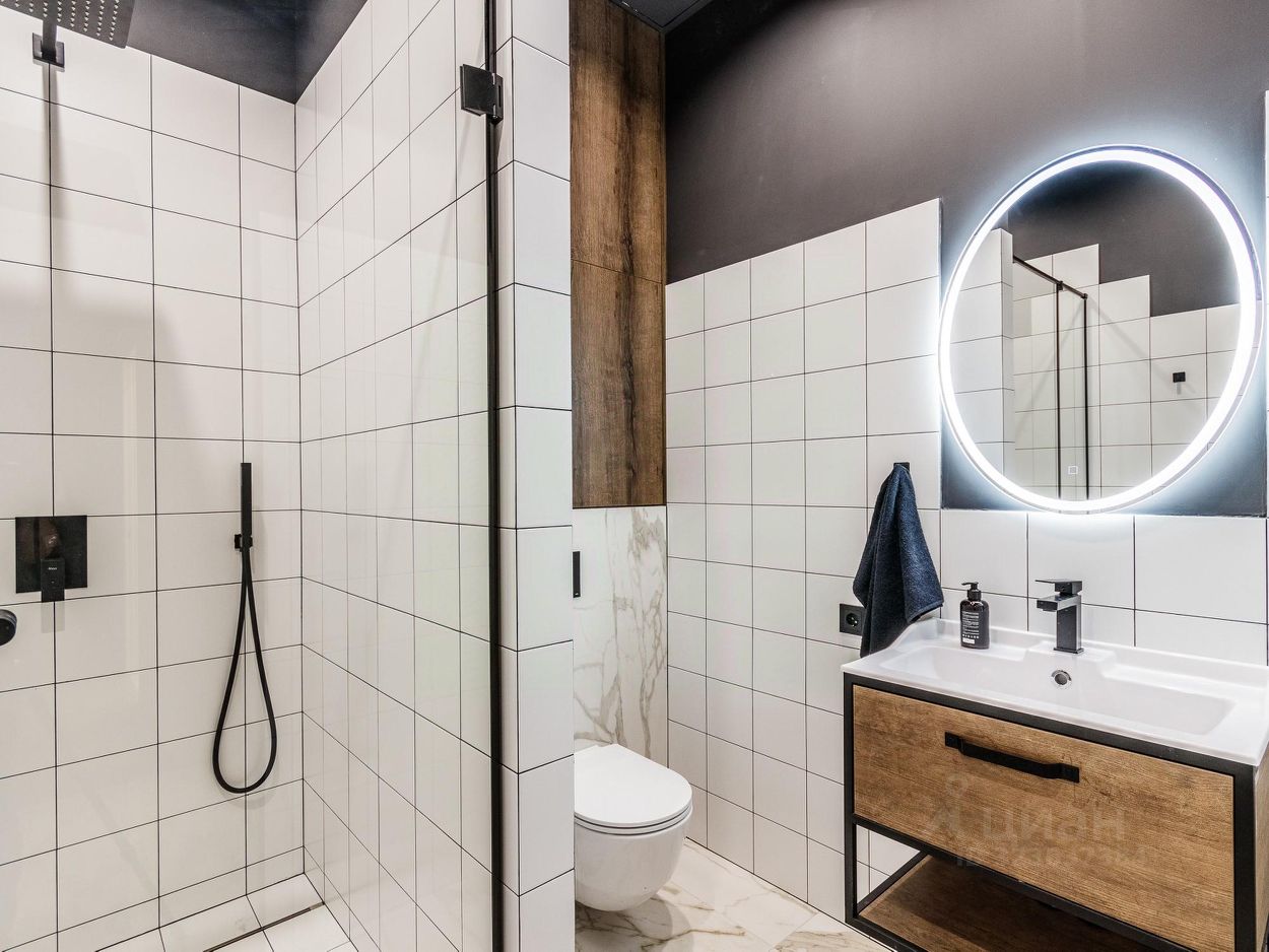 Продажа 5-комн квартиры на вторичном рынке Смольный проспект, 17