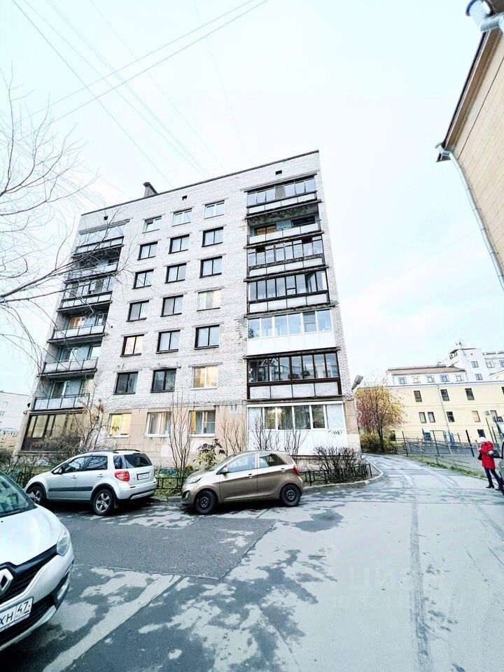 Продажа 2-комн квартиры на вторичном рынке 19-я Васильевского острова линия, 22к2