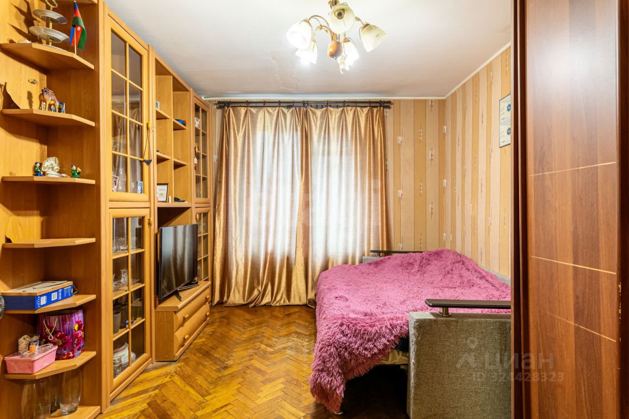 Продажа 3-комн квартиры на вторичном рынке Среднеохтинский проспект, 1К1