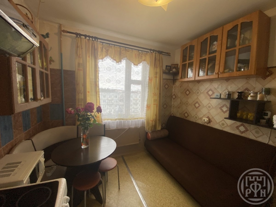 Продажа 2-комн квартиры на вторичном рынке Ломоносов г., Ораниенбаумский просп.,  д. 33,  к. 3