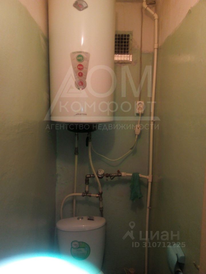 Продажа 2-комн квартиры на вторичном рынке пос. Коммунары, улица Железнодорожная, 16