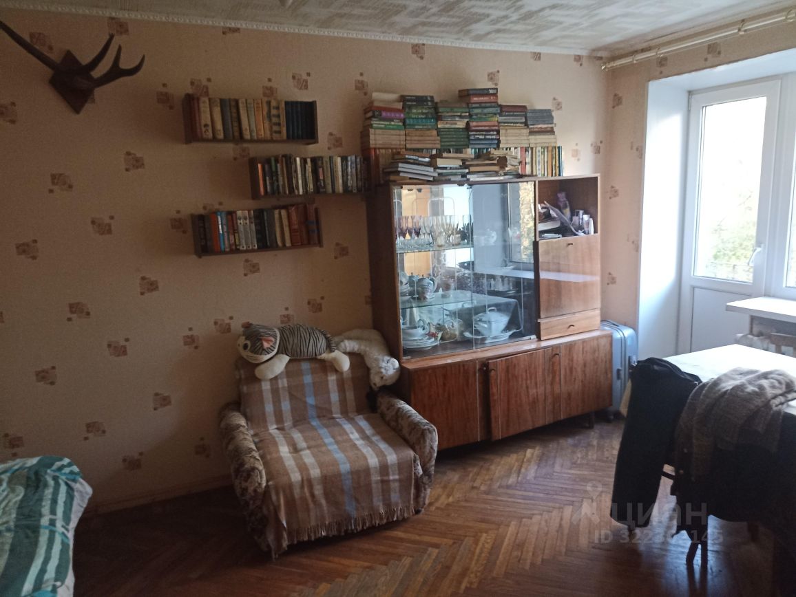 Продажа 1-комн квартиры на вторичном рынке Петергоф, улица Братьев Горкушенко, 9к1