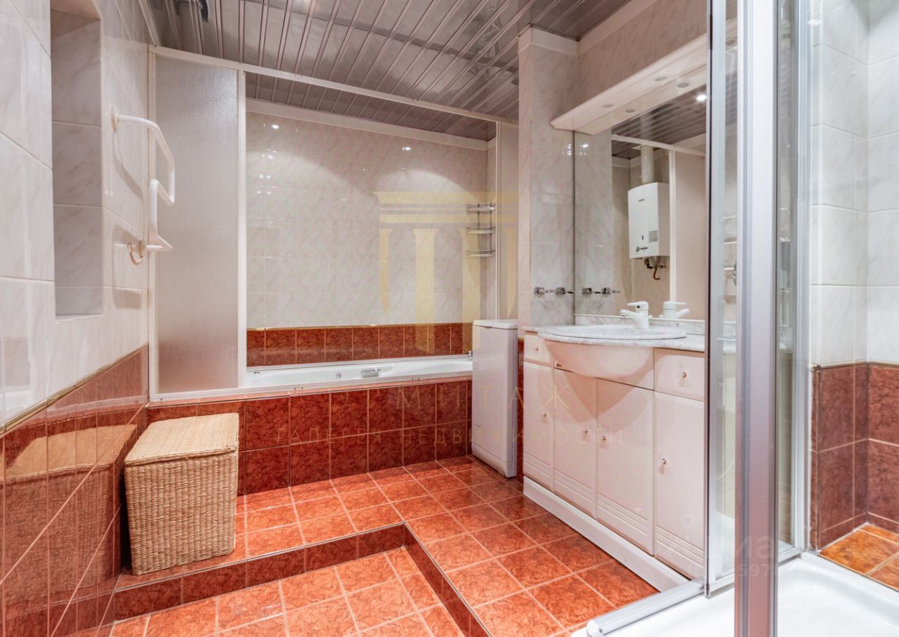 Продажа 3-комн квартиры на вторичном рынке Большая Морская улица, 31