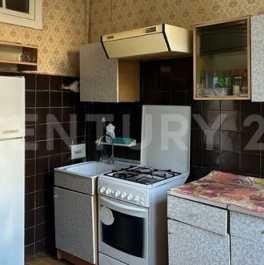 Продажа 2-комн квартиры на вторичном рынке улица Федосеенко,  д. 32