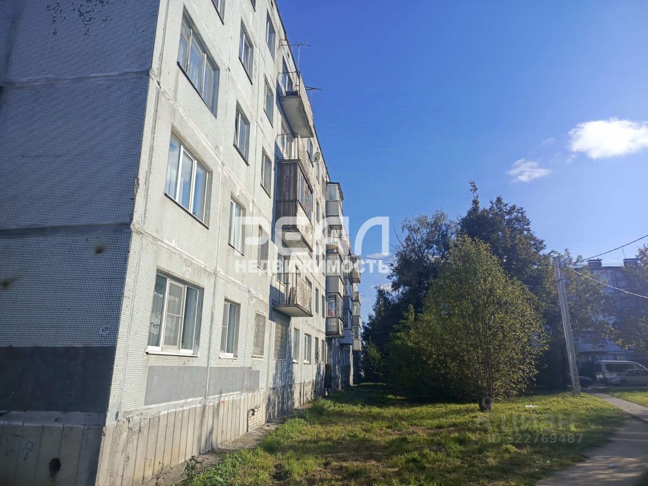 Продажа 3-комн квартиры на вторичном рынке пос. Войсковицы, площадь Манина, 9