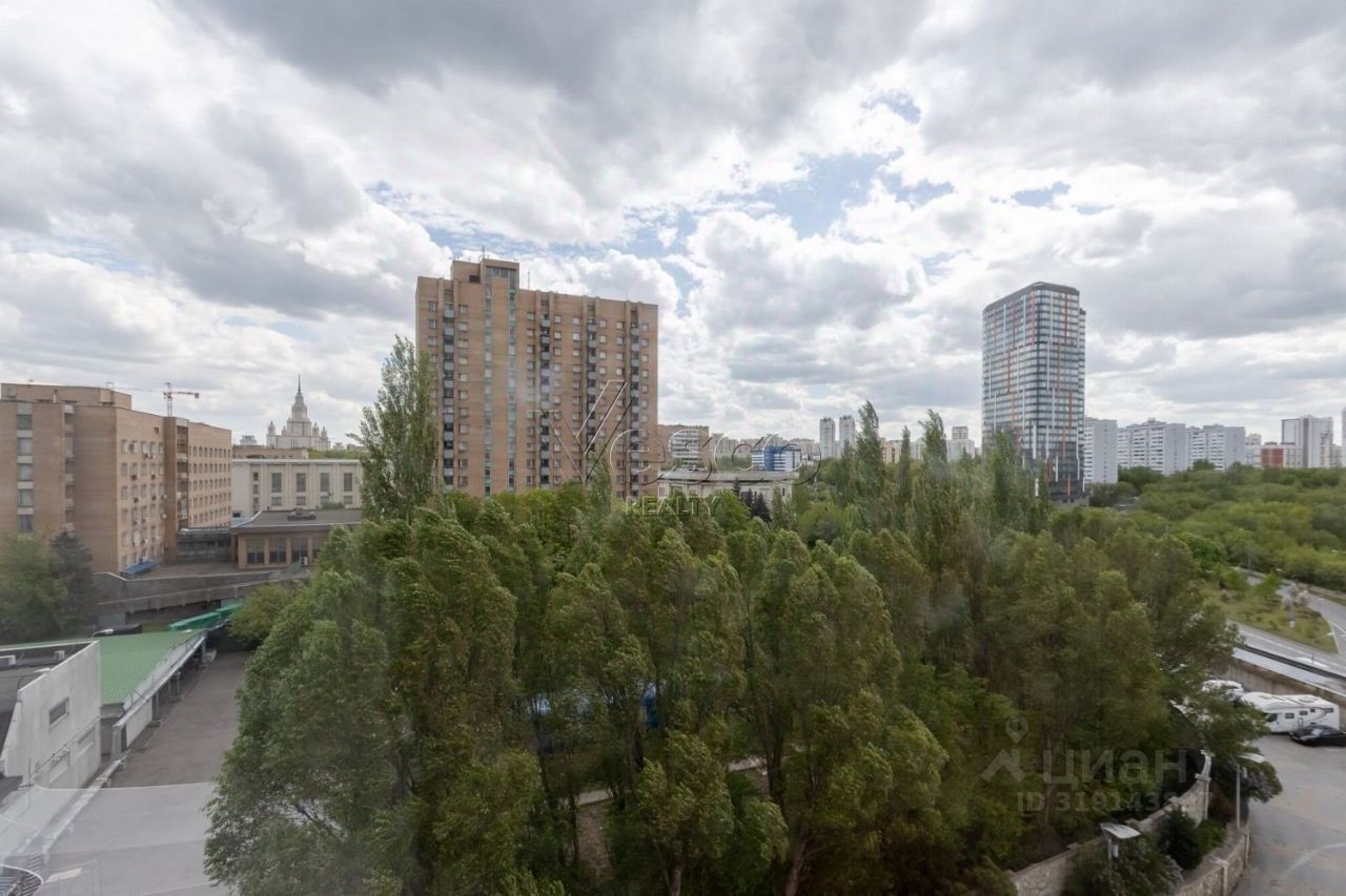 Продажа 4-комн квартиры на вторичном рынке Мосфильмовская улица, 70к2