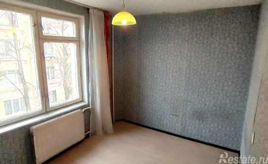 Продажа 4-комн квартиры на вторичном рынке ул Бурцева,  д. 13