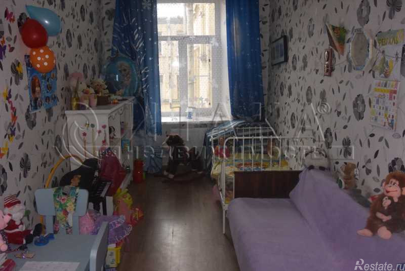 Продажа 3-комн квартиры на вторичном рынке 10-я В.О.,  д. 23