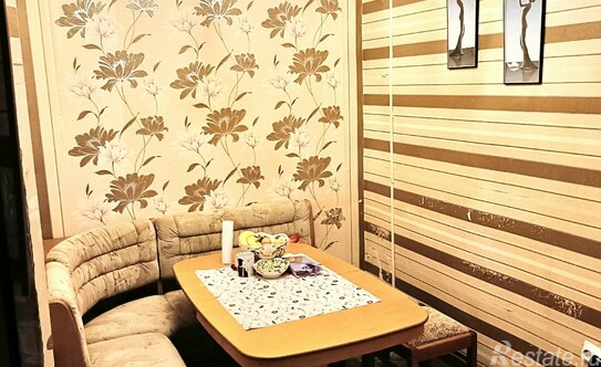 Продажа 4-комн квартиры на вторичном рынке Кириши, ул Нефтехимиков,  д. 20