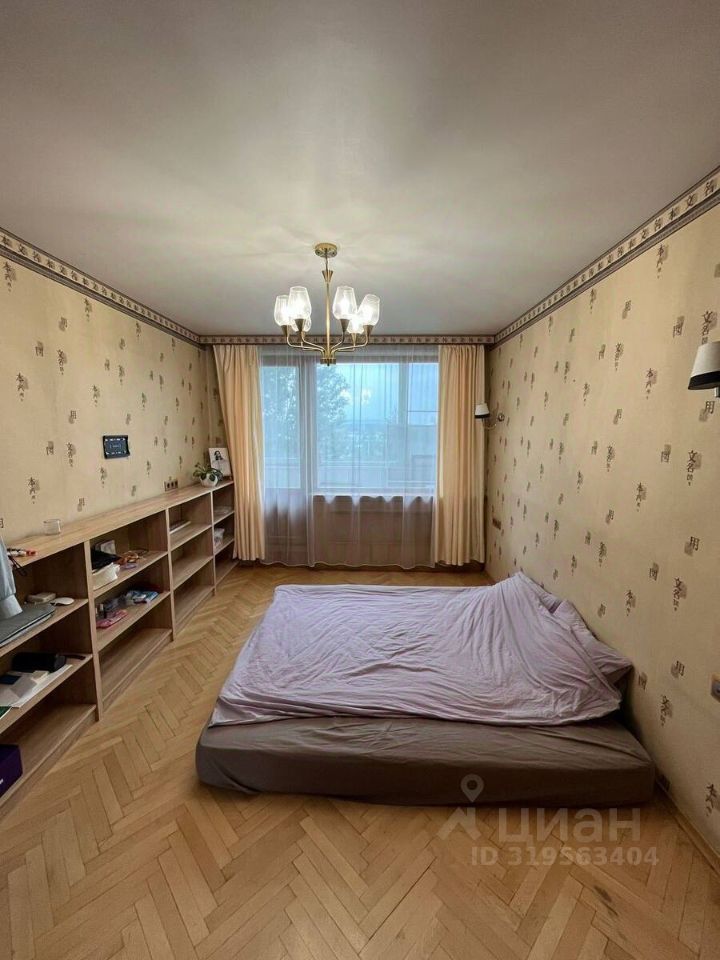 Продажа 3-комн квартиры на вторичном рынке Белградская улица, 6К1