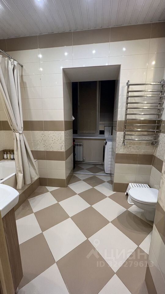 Продажа 3-комн квартиры на вторичном рынке улица Савушкина, 124к1