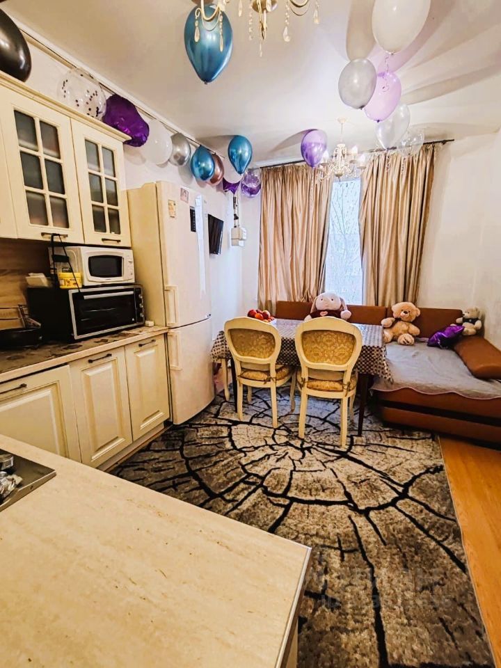 Продажа 1-комн квартиры на вторичном рынке Белые Столбы мкр, улица Мечты, 8к1