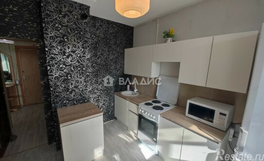 Продажа 1-комн квартиры на вторичном рынке улица Грина,  д. 1 к8