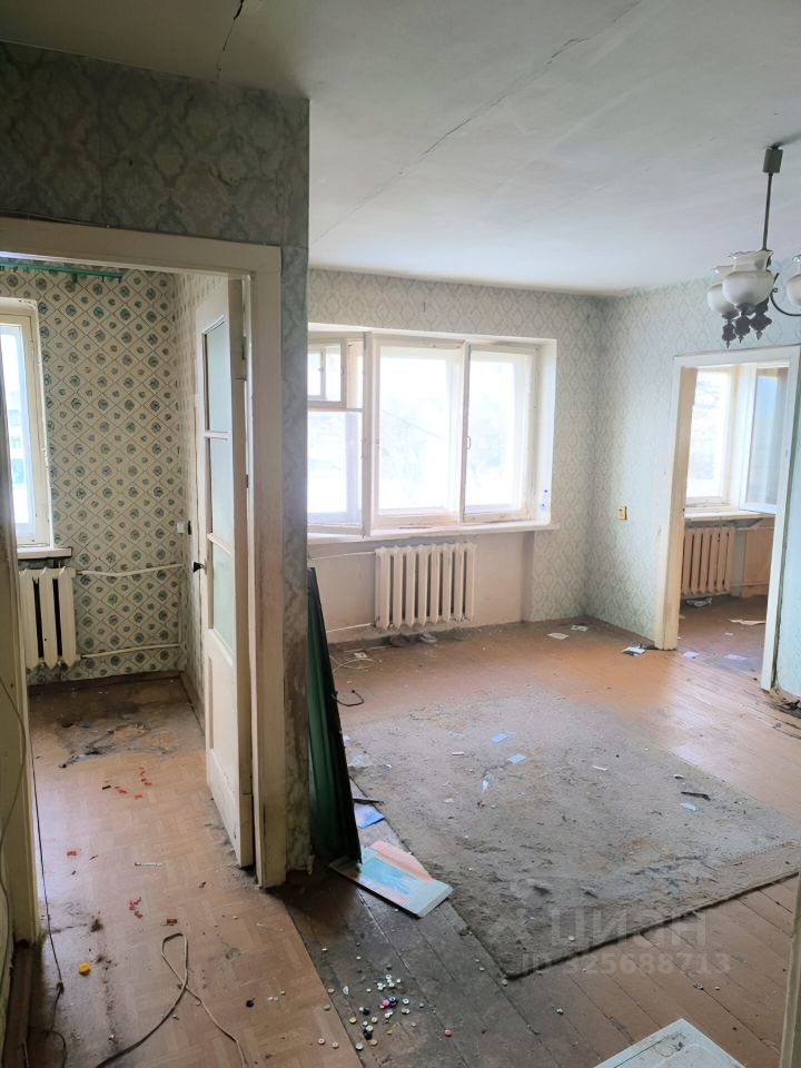 Продажа 2-комн квартиры на вторичном рынке Волхов, улица Калинина,  д. 38А