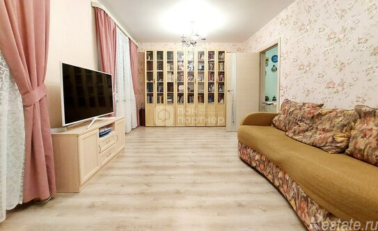 Продажа 6-комн квартиры на вторичном рынке ул Латышских Стрелков,  д. 7,  к. 1