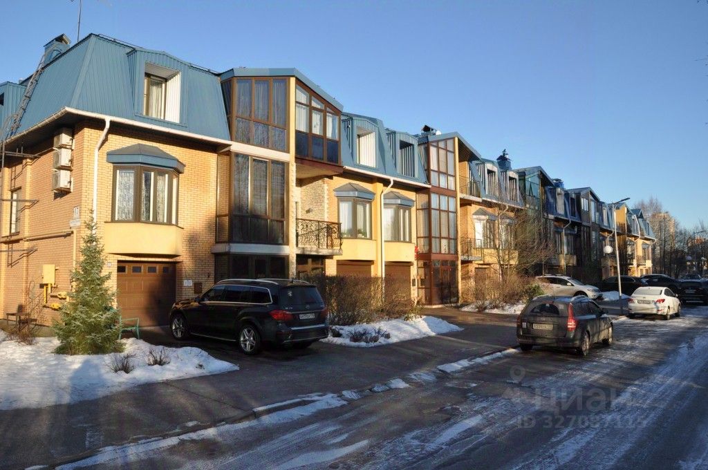 Продажа 4-комн квартиры на вторичном рынке Шувалово тер., улица Береговая, 17к2