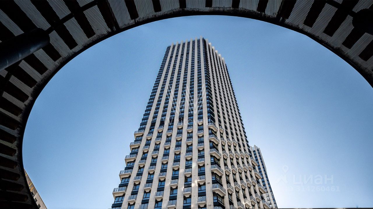 Продажа 4-комн квартиры на вторичном рынке улица Народного Ополчения, 15К3