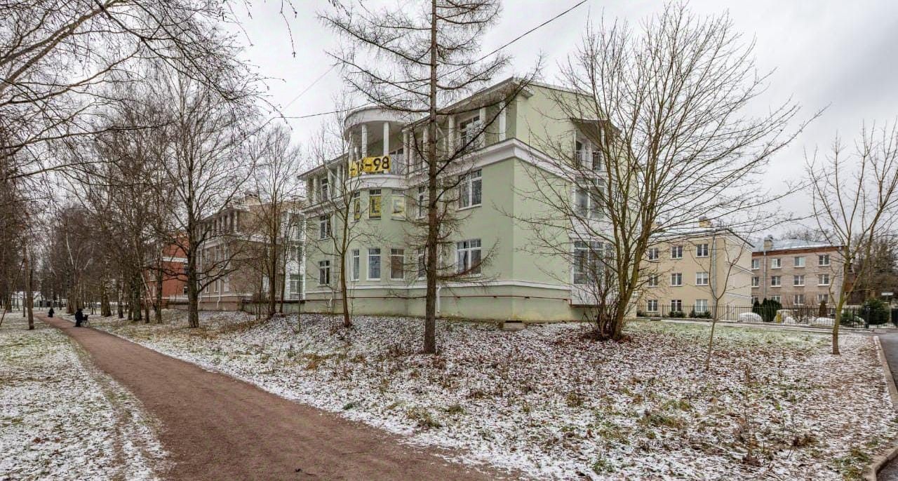 Продажа 3-комн квартиры на вторичном рынке Павловск, Госпитальная улица, 20к1