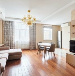 Продажа 2-комн квартиры на вторичном рынке улица Александра Невского,  д. 27