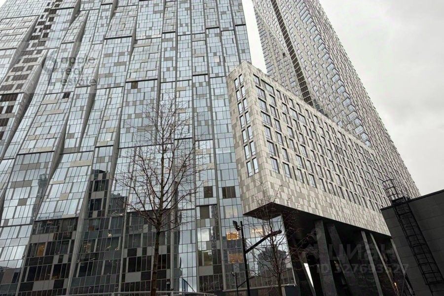 Продажа 4-комн квартиры на вторичном рынке Мосфильмовская улица, 8