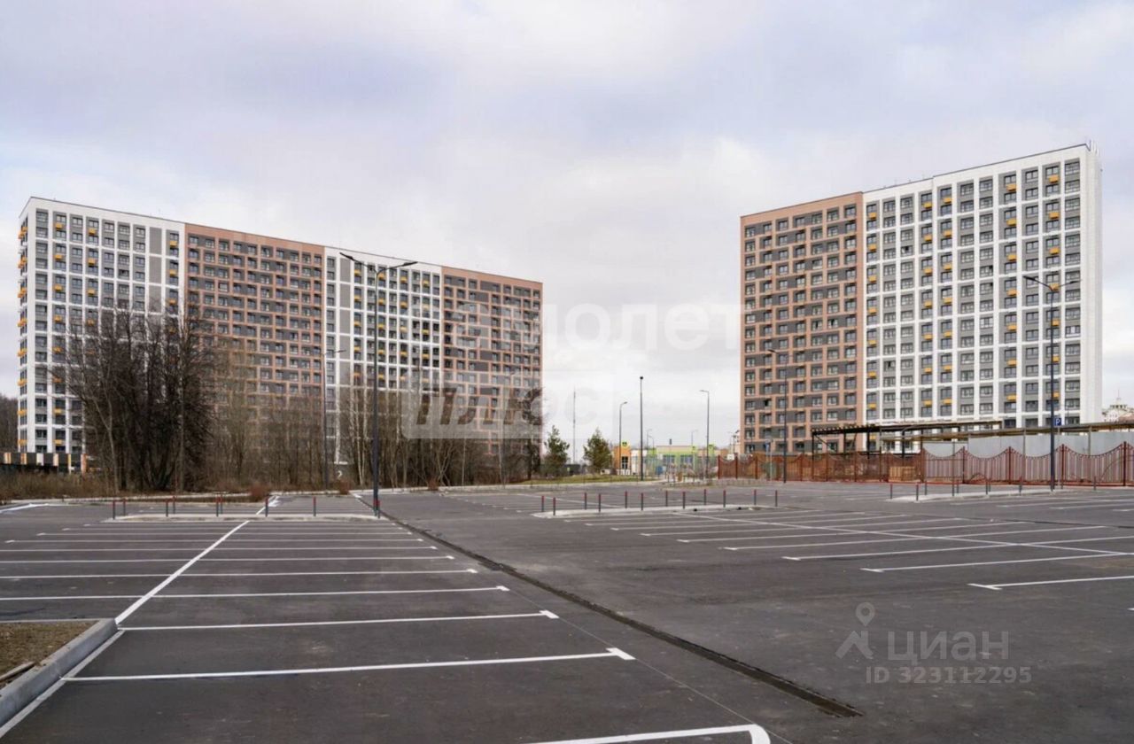 Продажа 2-комн квартиры на вторичном рынке пос. Развилка, 52к1