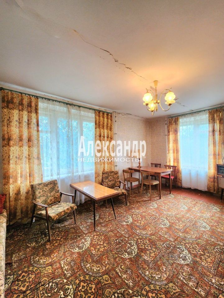 Продажа 3-комн квартиры на вторичном рынке Кириши, Советская улица, 12