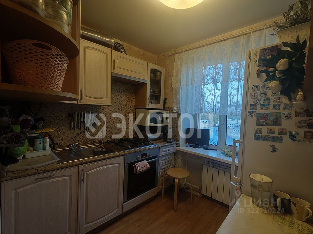 Продажа 3-комн квартиры на вторичном рынке пос. Понтонный, Южная улица, 35