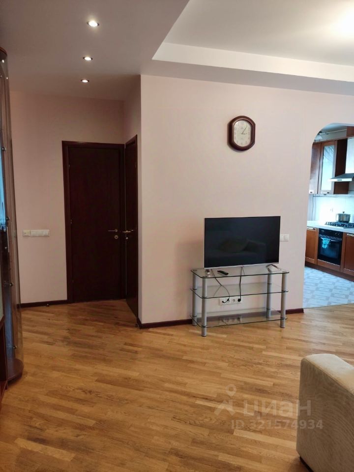 Продажа 3-комн квартиры на вторичном рынке Новозаводская улица, 2К4