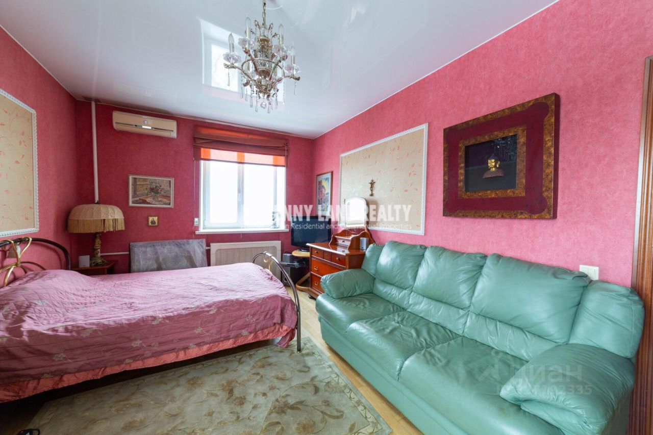 Продажа 2-комн квартиры на вторичном рынке улица Касаткина, 20