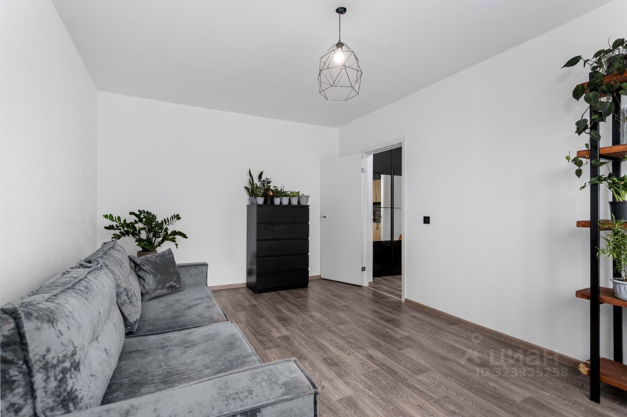 Продажа 1-комн квартиры на вторичном рынке пос. Бугры, бульвар Воронцовский, 5к4