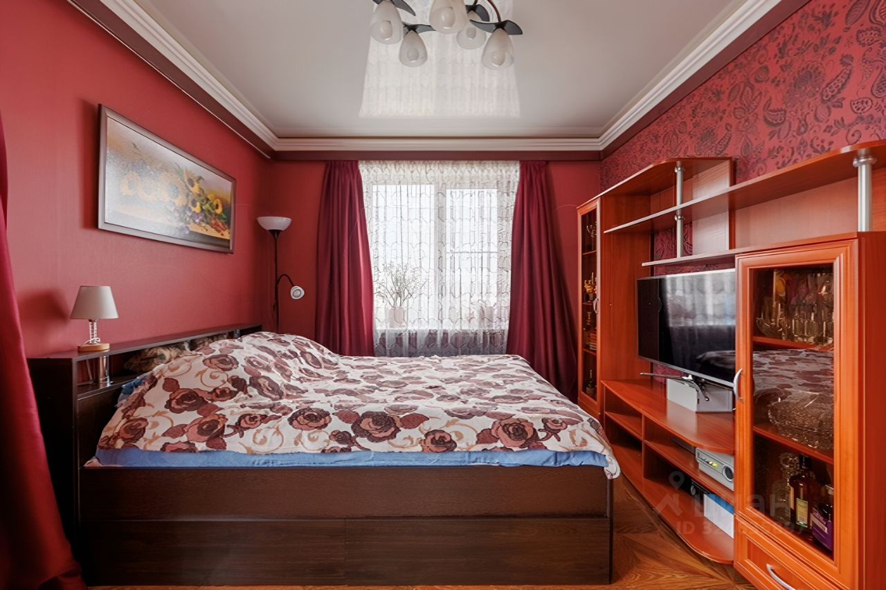 Продажа 2-комн квартиры на вторичном рынке улица Крыленко, 13К1