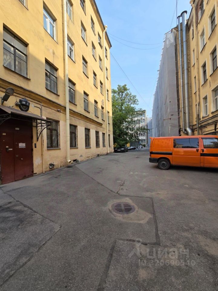 Продажа 4-комн квартиры на вторичном рынке проспект Малый Васильевского острова, 35Б