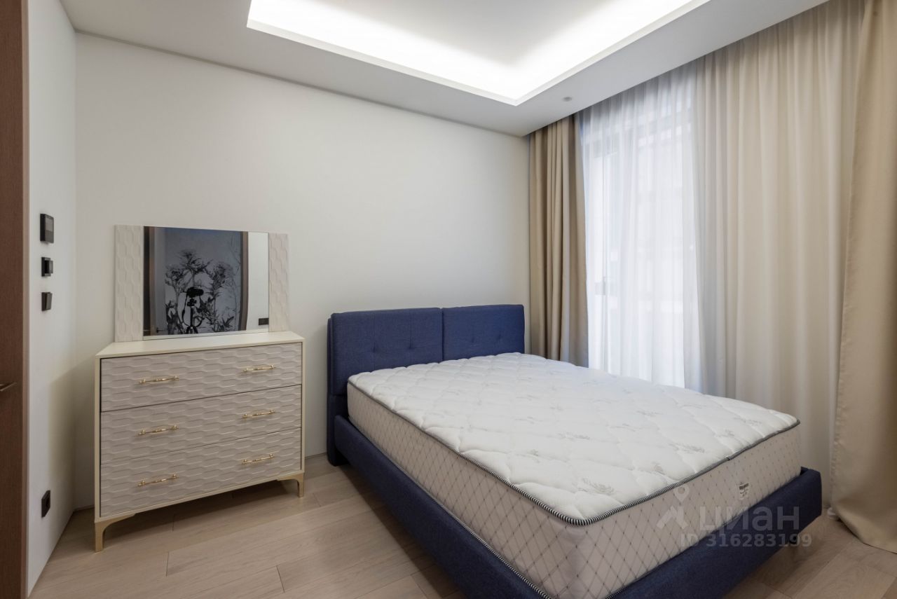 Продажа 2-комн квартиры на вторичном рынке набережная Адмирала Лазарева, 22