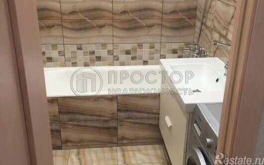 Продажа 2-комн квартиры на вторичном рынке Базовская улица,  д. 15 к10