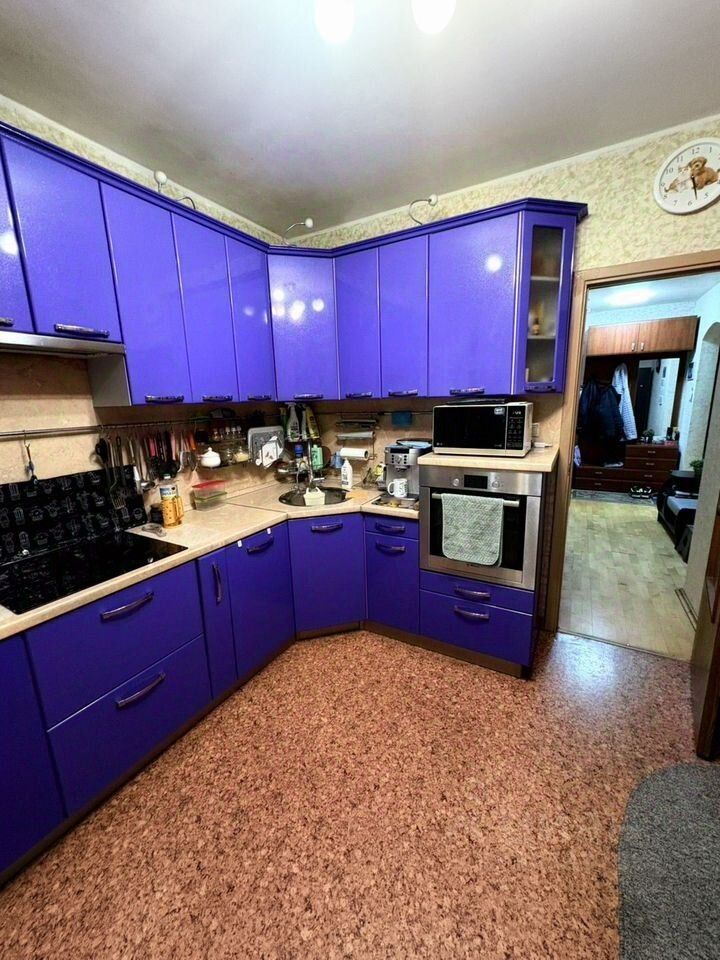 Продажа 3-комн квартиры на вторичном рынке улица Маршала Савицкого, 28