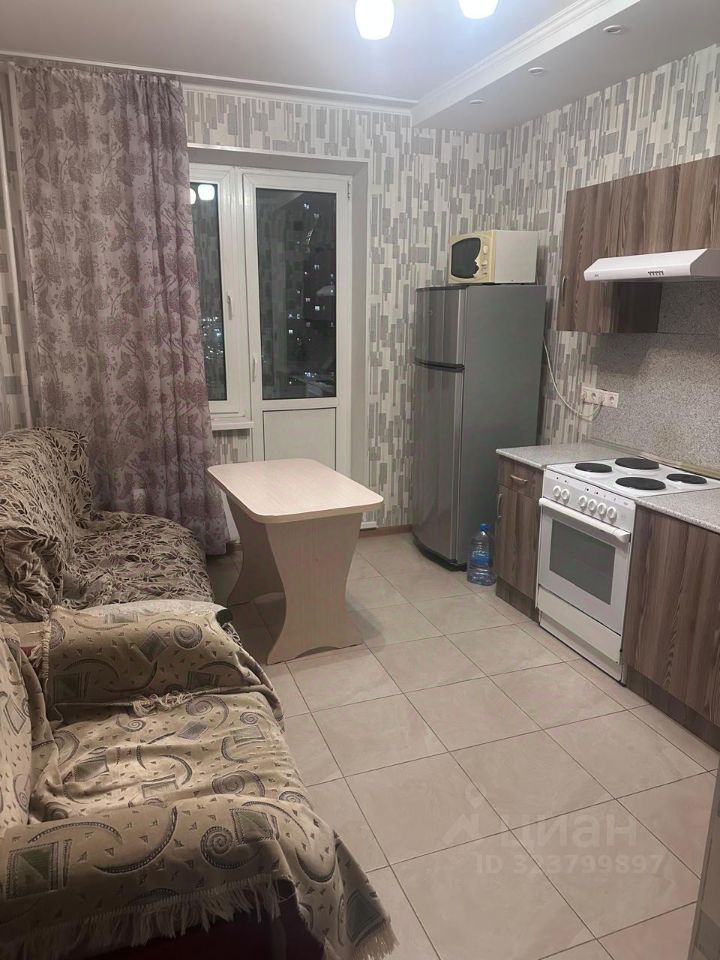 Продажа 1-комн квартиры на вторичном рынке Боброво пгт, улица Лесная, 18к1