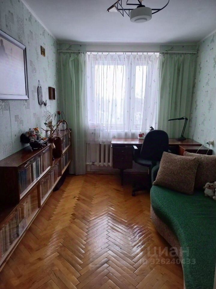 Продажа 3-комн квартиры на вторичном рынке Ломоносов, улица Пулеметчиков, 20