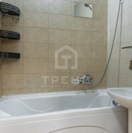Продажа 2-комн квартиры на вторичном рынке Парашютная ул,  д. 65