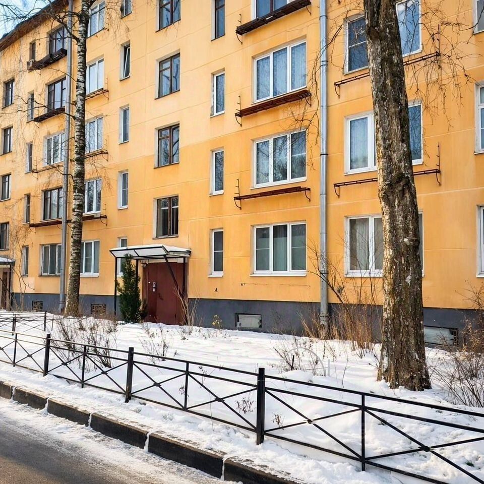 Продажа 4-комн квартиры на вторичном рынке бульвар Новаторов, 62