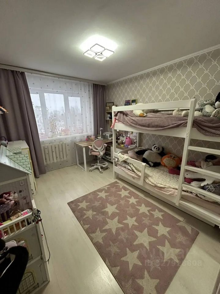 Продажа 3-комн квартиры на вторичном рынке пос. Глебовский, улица Микрорайон, 9