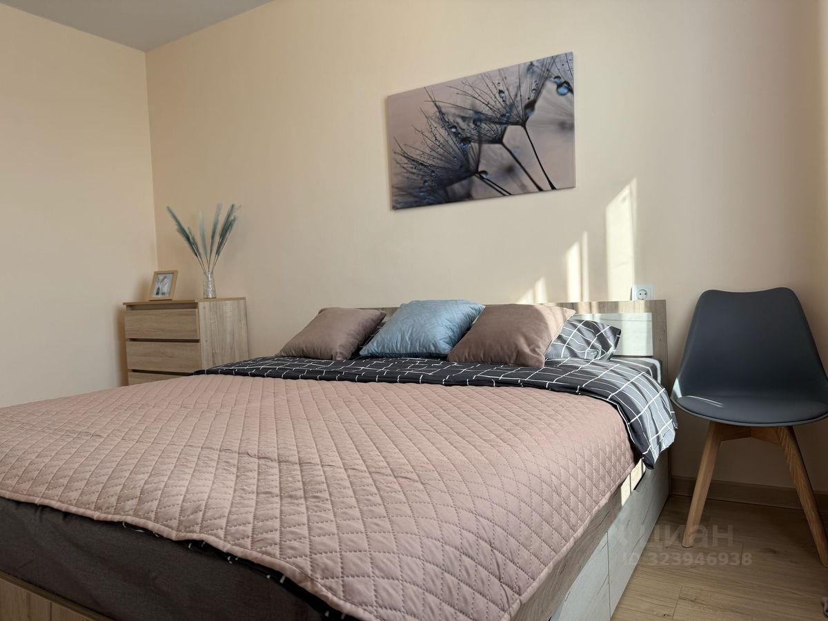 Аренда 2-комн квартиры на вторичном рынке улица Декабристов, 28К2