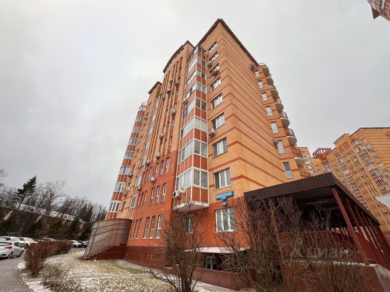Продажа 3-комн квартиры на вторичном рынке ВНИИССОК пгт, улица Михаила Кутузова, 1
