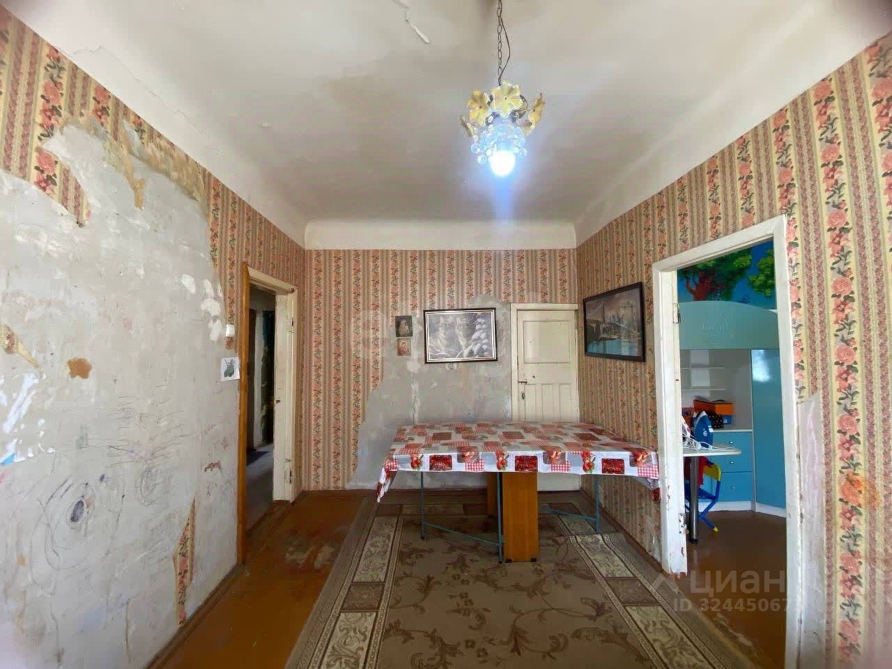 Продажа 4-комн квартиры на вторичном рынке Волхов, улица Пирогова, 3