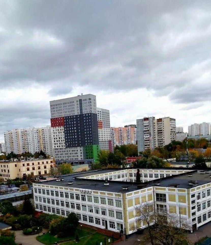 Аренда 3-комн квартиры на вторичном рынке улица Маршала Захарова, 10К2