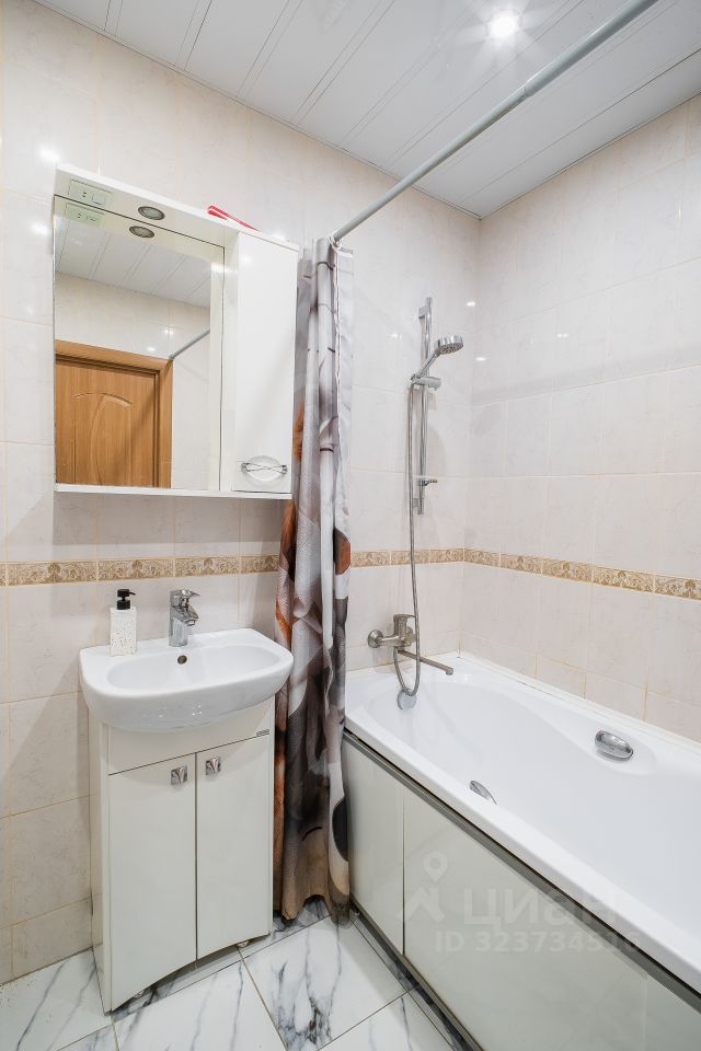 Продажа 1-комн квартиры на вторичном рынке Имени Свердлова пгт, проезд Западный, 2Б