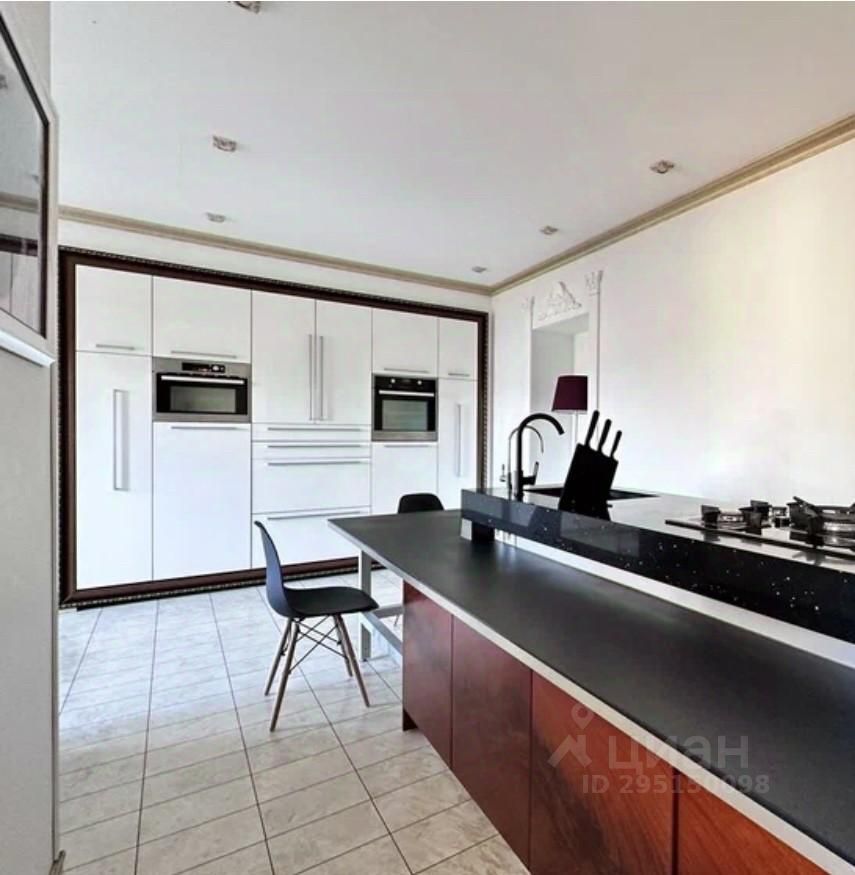 Аренда 4-комн квартиры на вторичном рынке Угловой переулок, 3