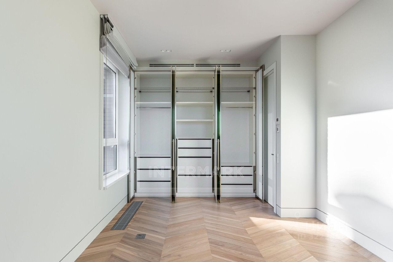 Продажа 3-комн квартиры на вторичном рынке Мантулинская улица, 9к1