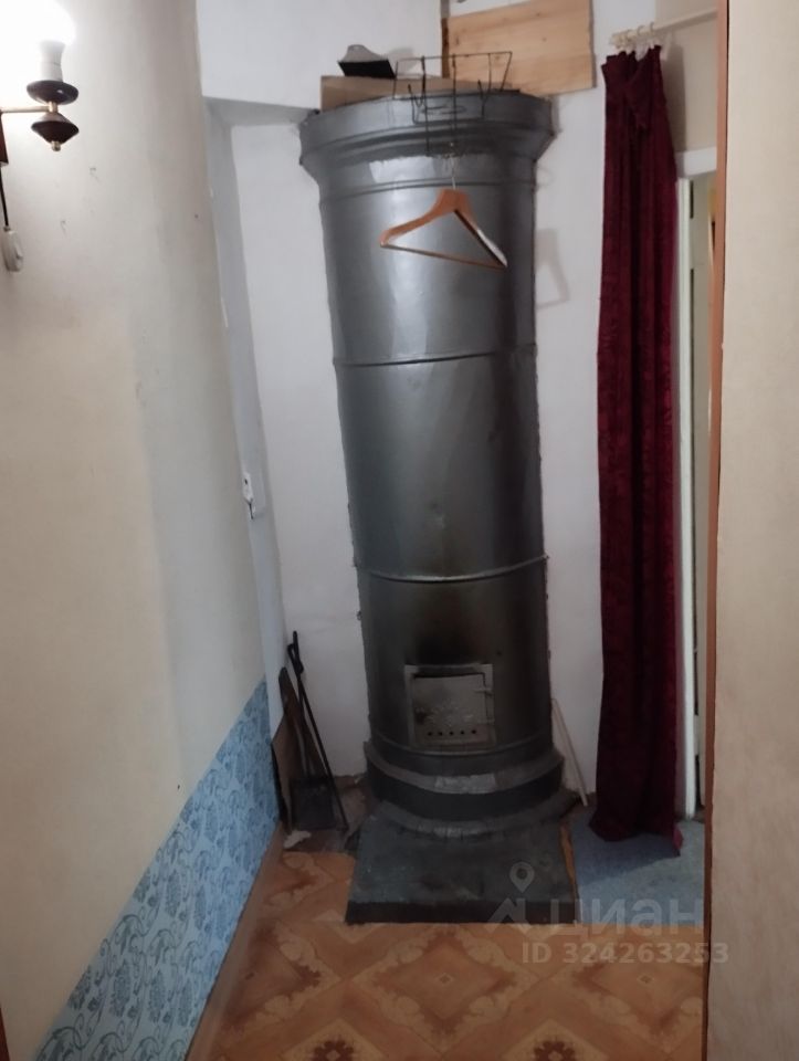 Продажа 1-комн квартиры на вторичном рынке пос. Оредеж, улица Энгельса, 15