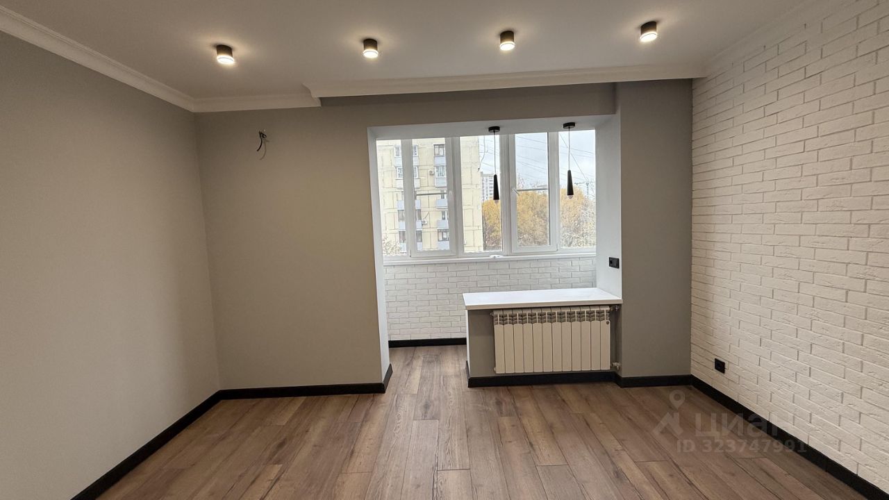 Продажа 2-комн квартиры на вторичном рынке улица Юных Ленинцев, 92